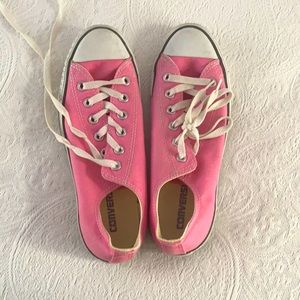 Pink converse low top